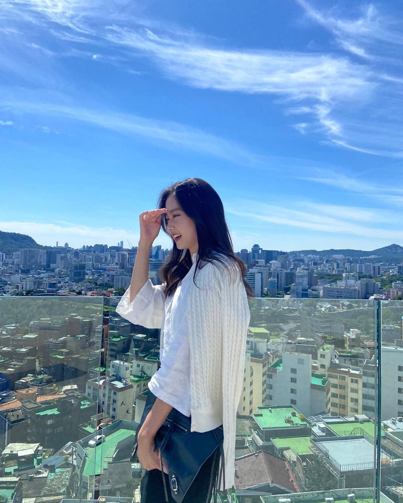 Sau khi đăng quang Hoa hậu Hàn Quốc Daegu 2020, Lee Yeon Je làm phát thanh viên tại Yonhap News TV, sau đó cô gia nhập MBN vào năm 2022 và được dẫn dắt nhiều bản tin kinh tế, thời sự.