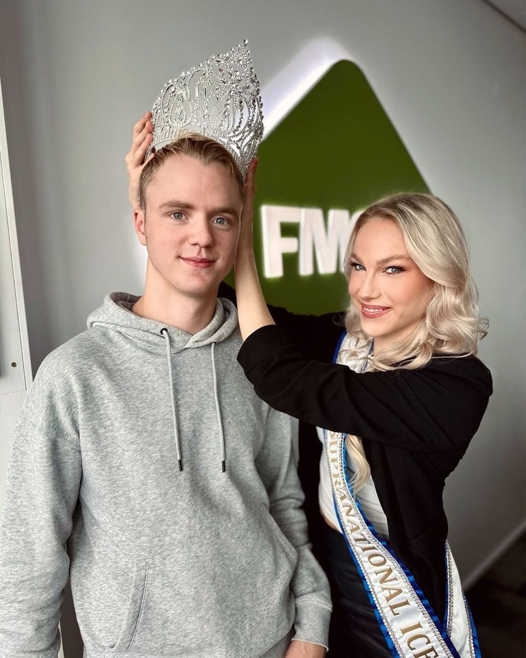 Vượt qua hoàn cảnh, Ísabella Þorvaldsdóttir tích cực hoạt động từ thiện, xã hội để truyền niềm cảm hứng sống tới những hoàn cảnh kém may mắn. Cô phát triển dự án #FromtheGroundUpCSI, với những buổi trò chuyện về chủ đề hiến tạng. Ísabella Þorvaldsdóttir cho rằng đây là một cách thực sự đặc biệt để bạn có thể tặng món quà sự sống cho người khác.