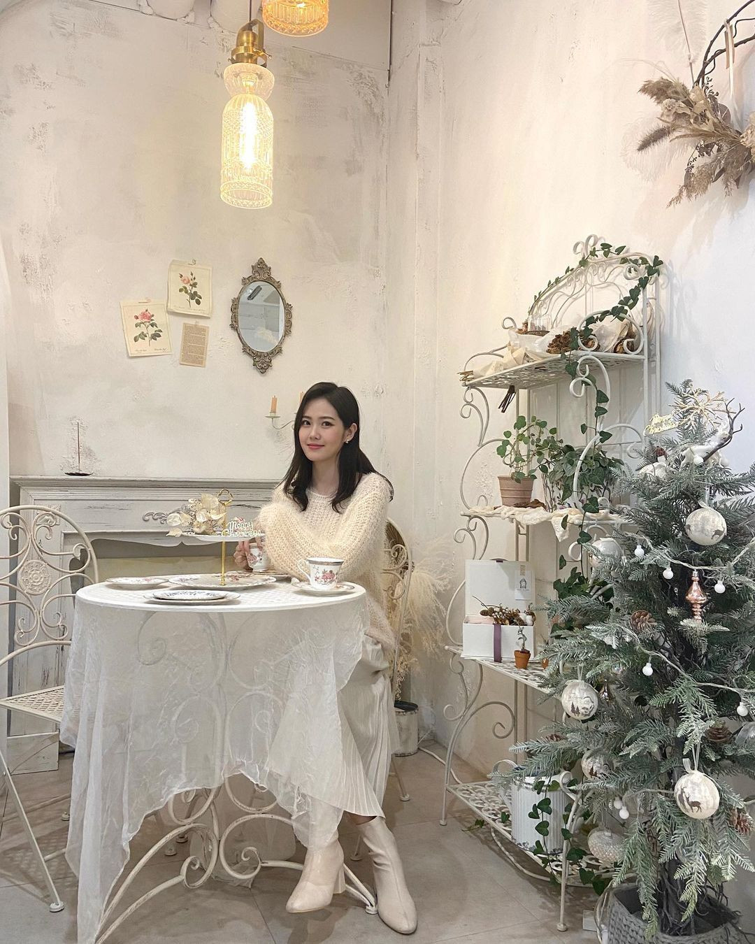 Khi qua đời, Lee Yeon Je là phóng viên của bộ phận tin tức MBN. Do bị bệnh, thời gian qua người đẹp tạm nghỉ để chăm sóc sức khỏe. Cô được đồng nghiệp tận tình giúp đỡ.