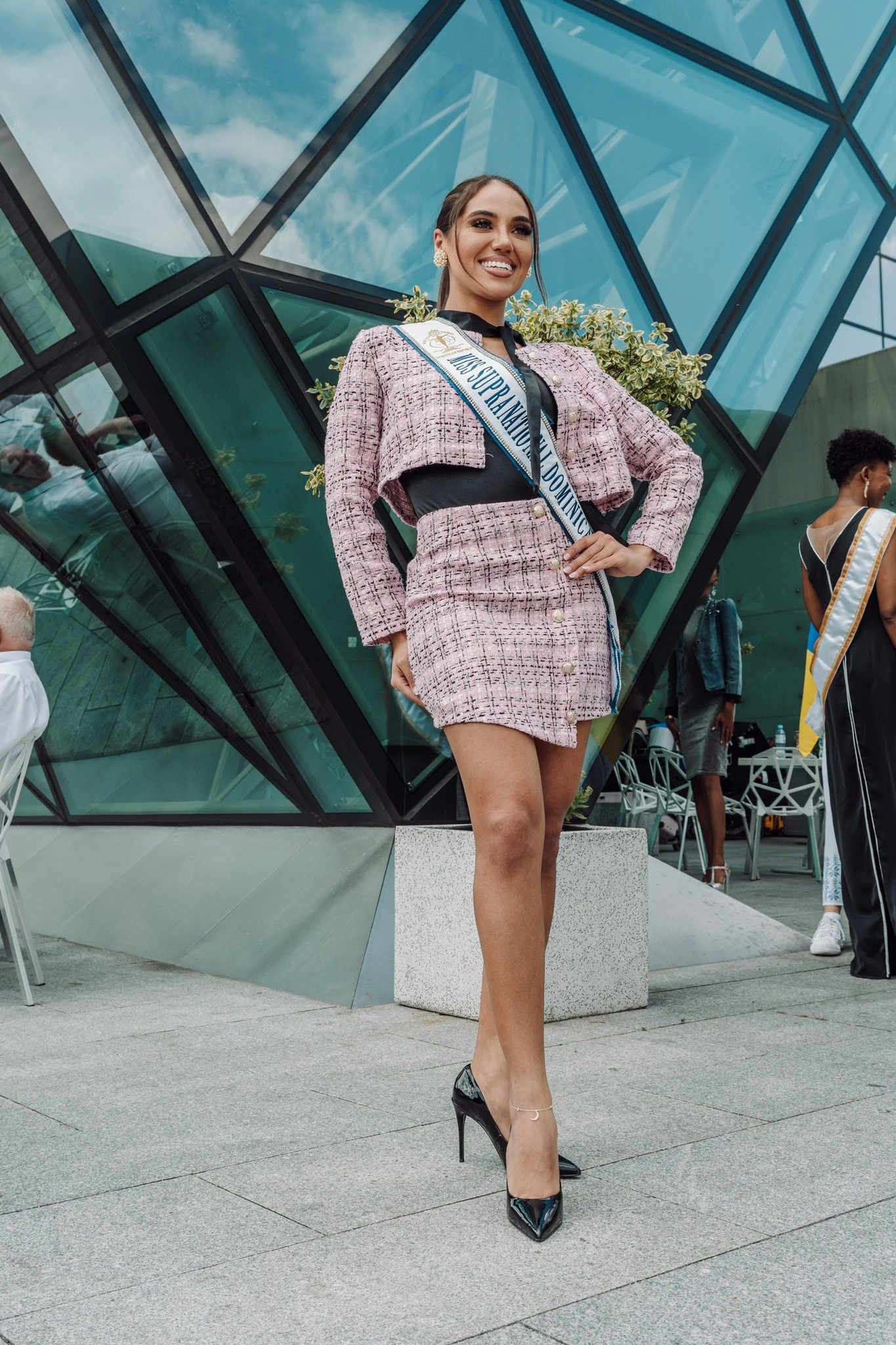 Trước đó, ban tổ chức khởi động nhiều cuộc bình chọn như Miss Influencer's Challenge - Người đẹp có sức ảnh hưởng nhất trên các nền tảng mạng xã hội để hâm nóng cuộc thi. Đại diện Việt Nam - Đặng Thanh Ngân là người giành chiến thắng trên nền tảng Facebook.