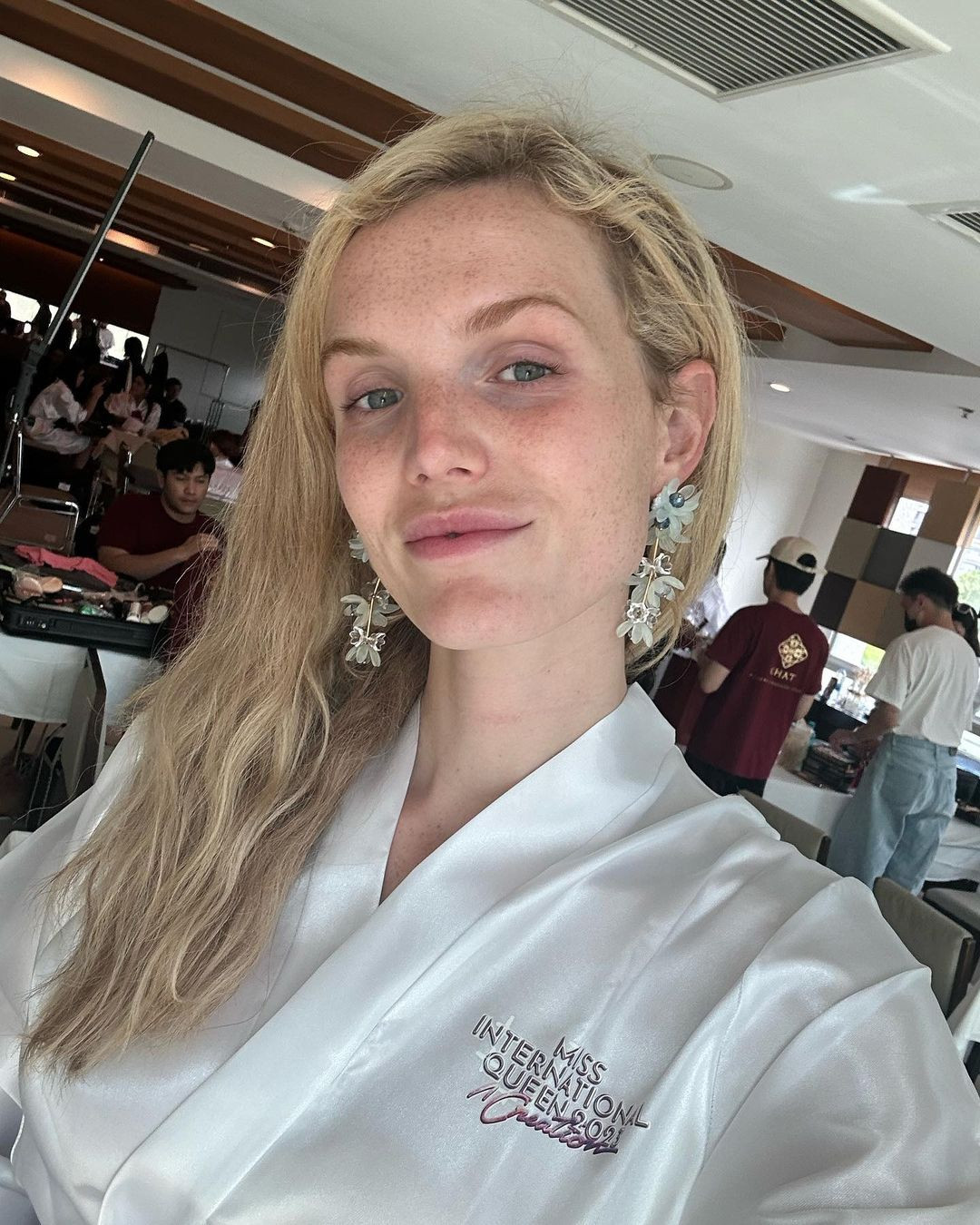 Người đẹp từng nhiều lần tự tin khoe gương mặt mộc nhiều tàn nhang.