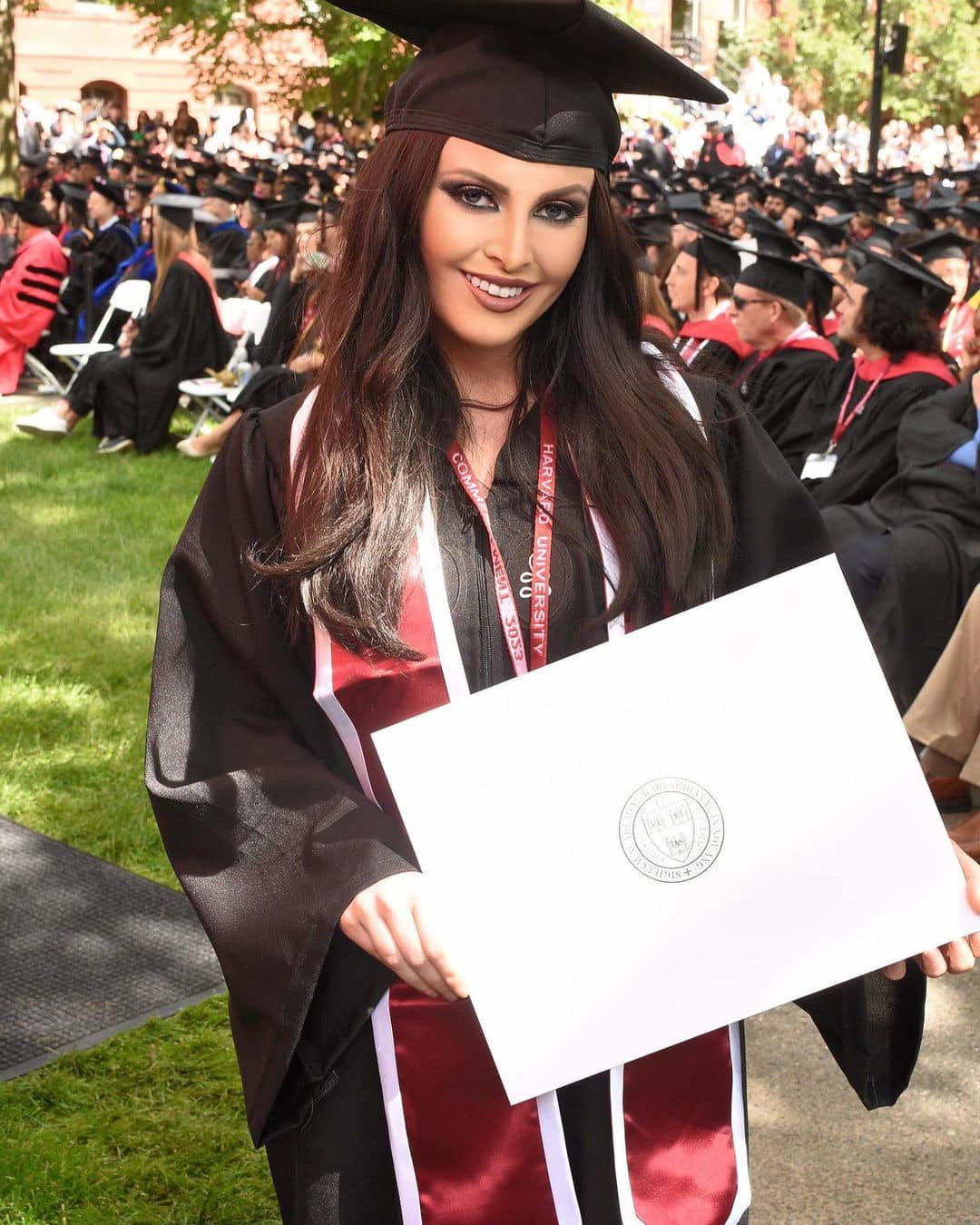 Kate Marie tốt nghiệp chuyên ngành nghệ thuật tự do tại Đại học Harvard. Kate Marie tốt nghiệp chuyên ngành nghệ thuật tự do tại Đại học Harvard.