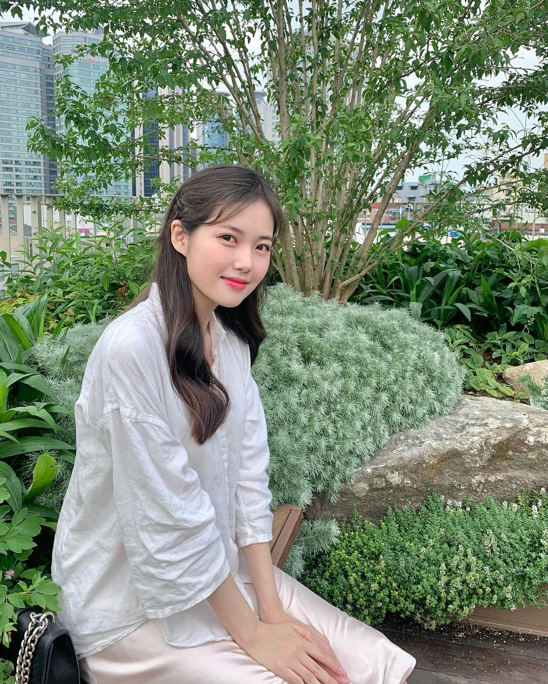 Một tuần trước khi qua đời, Lee Yeon Je đăng tải bài viết trên trang cá nhân, chia sẻ về công việc của cô bị ảnh hưởng vì những biến cố sức khỏe nghiêm trọng.