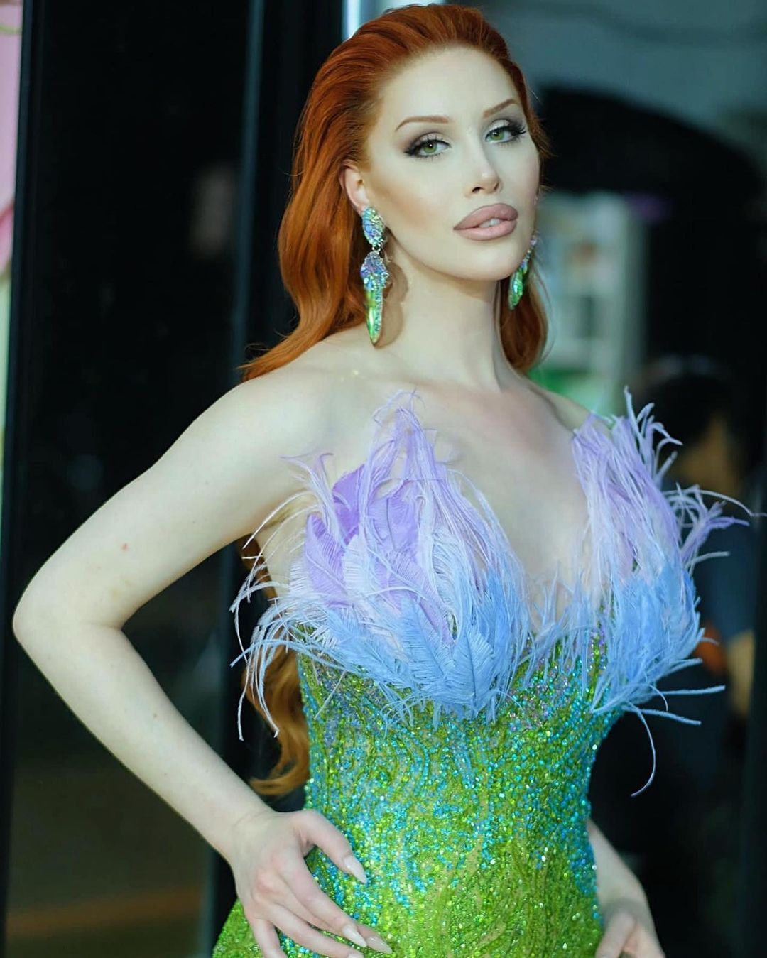 Có một số bình luận thậm chí gọi Melony Munro là "người cá", "thủy quái"...