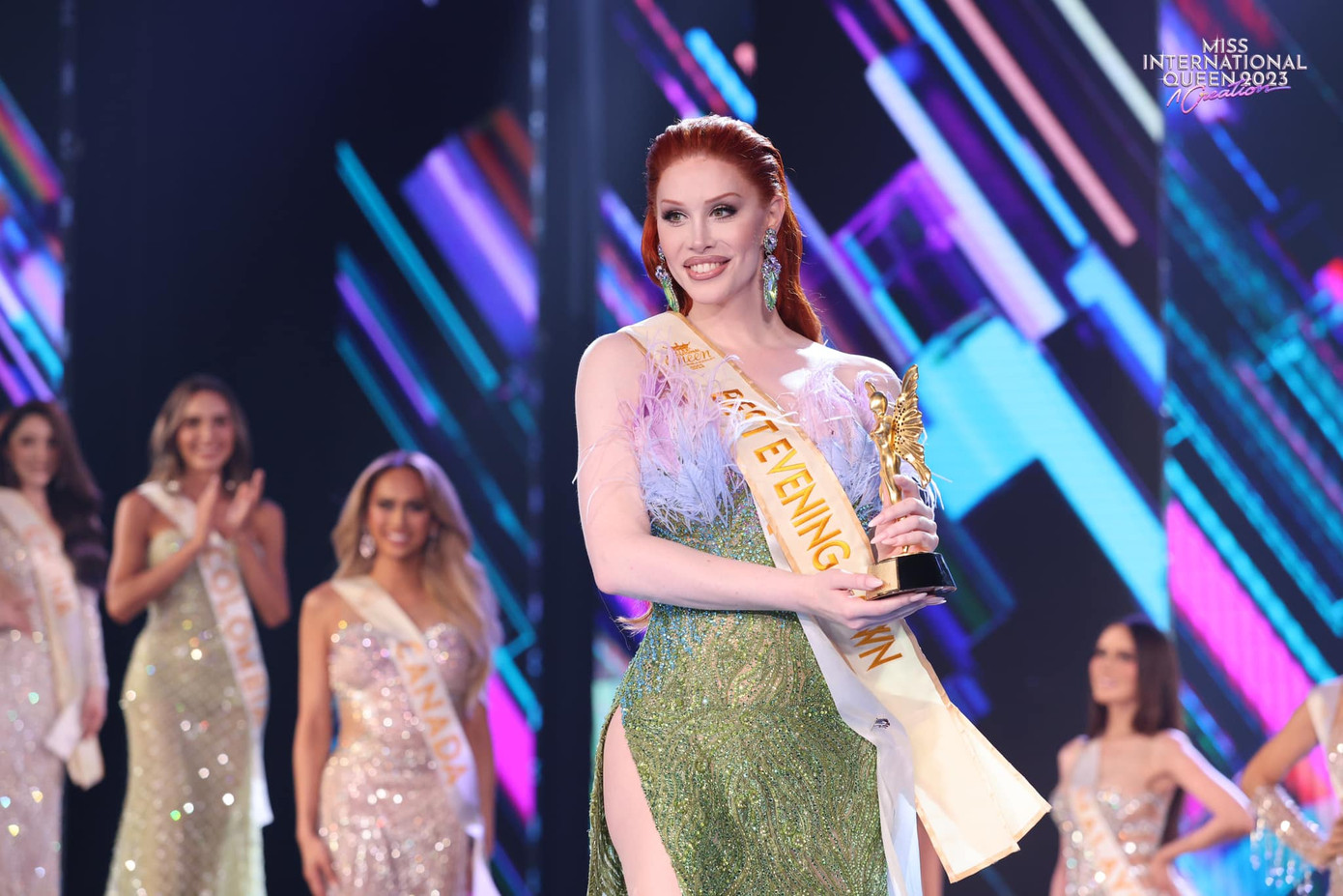 Tối 24/6, đêm chung kết cuộc thi Hoa hậu Chuyển giới Quốc tế 2023 đã diễn ra tại Thái Lan với sự tham dự của 24 thí sinh. Chung cuộc, người đẹp Hà Lan - Solange Dekker đăng quang ngôi vị cao nhất. Người đẹp Mỹ - Melony Munro giành giải Á hậu 2 và giải phụ Trang phục dạ hội đẹp nhất.