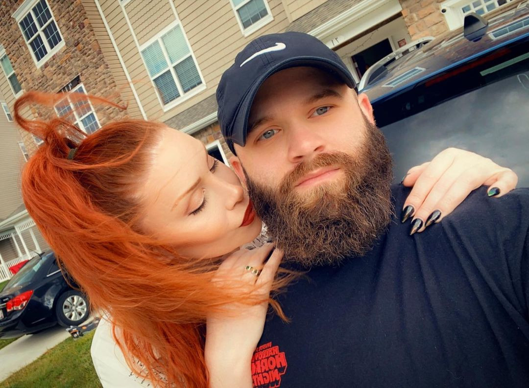 Melony Munro và bạn trai đã bên nhau 9 năm. Đặc biệt, người yêu của cô cũng là người chuyển giới (từ nữ sang nam). Bạn trai của người đẹp cũng sang Thái Lan để ủng hộ cô trong đêm chung kết Hoa hậu Chuyển giới Quốc tế 2023.