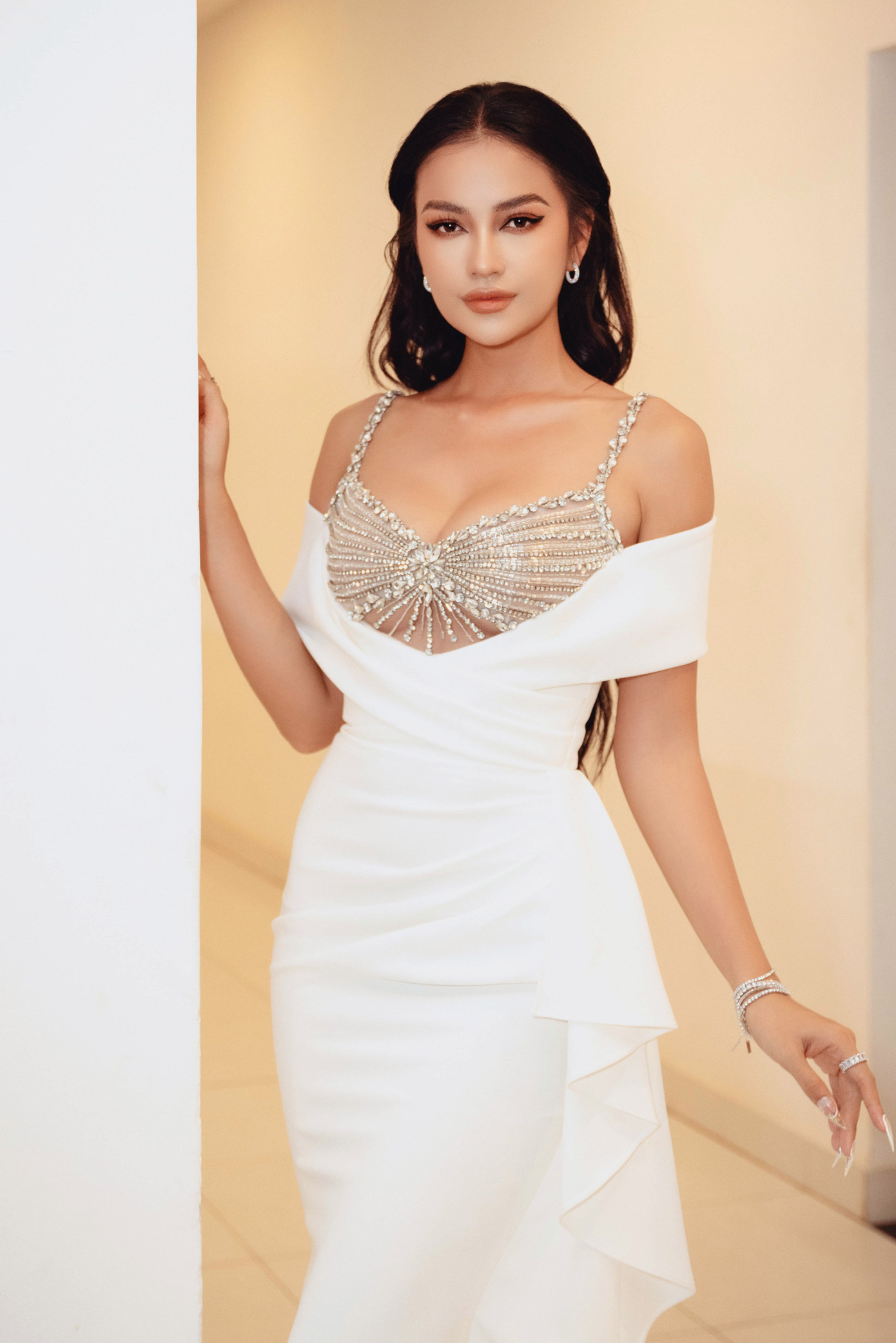 Ngày 25/6, Ngọc Châu đăng tải hình ảnh đánh dấu tròn một năm đăng quang. Cô chia sẻ: "Tròn một năm hành trình đầy ý nghĩa với nhiều cung bậc cảm xúc. Hành trình này dạy cho Châu nhiều điều về bản lĩnh, về mục tiêu, về sự biết ơn và về cả cách làm sao để yêu thương, sẻ chia với người khác". Trong nhiệm kỳ một năm, Ngọc Châu gặp không ít sóng gió. Việc ra về trắng tay ở Miss Universe 2022 khiến cô bị chỉ trích, chê bai.