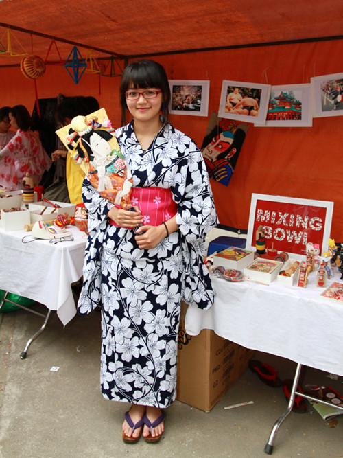 Nhiều bạn trẻ duyên dáng trong trang phục truyền thống của Nhật Bản