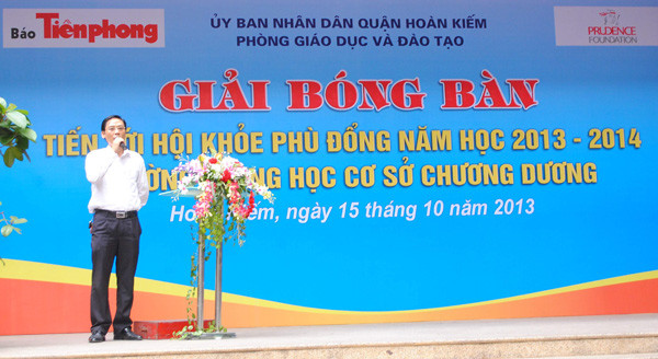 Nhà báo Tô Nam – Phó Tổng Biên tập Báo Tiền Phong phát biểu tại vòng chung kết giải bóng bàn Trường THCS Chương Dương, quận Hoàn Kiếm. Ảnh: Quý Hiên Nhà báo Tô Nam – Phó Tổng Biên tập Báo Tiền Phong phát biểu tại vòng chung kết giải bóng bàn Trường THCS Chương Dương, quận Hoàn Kiếm