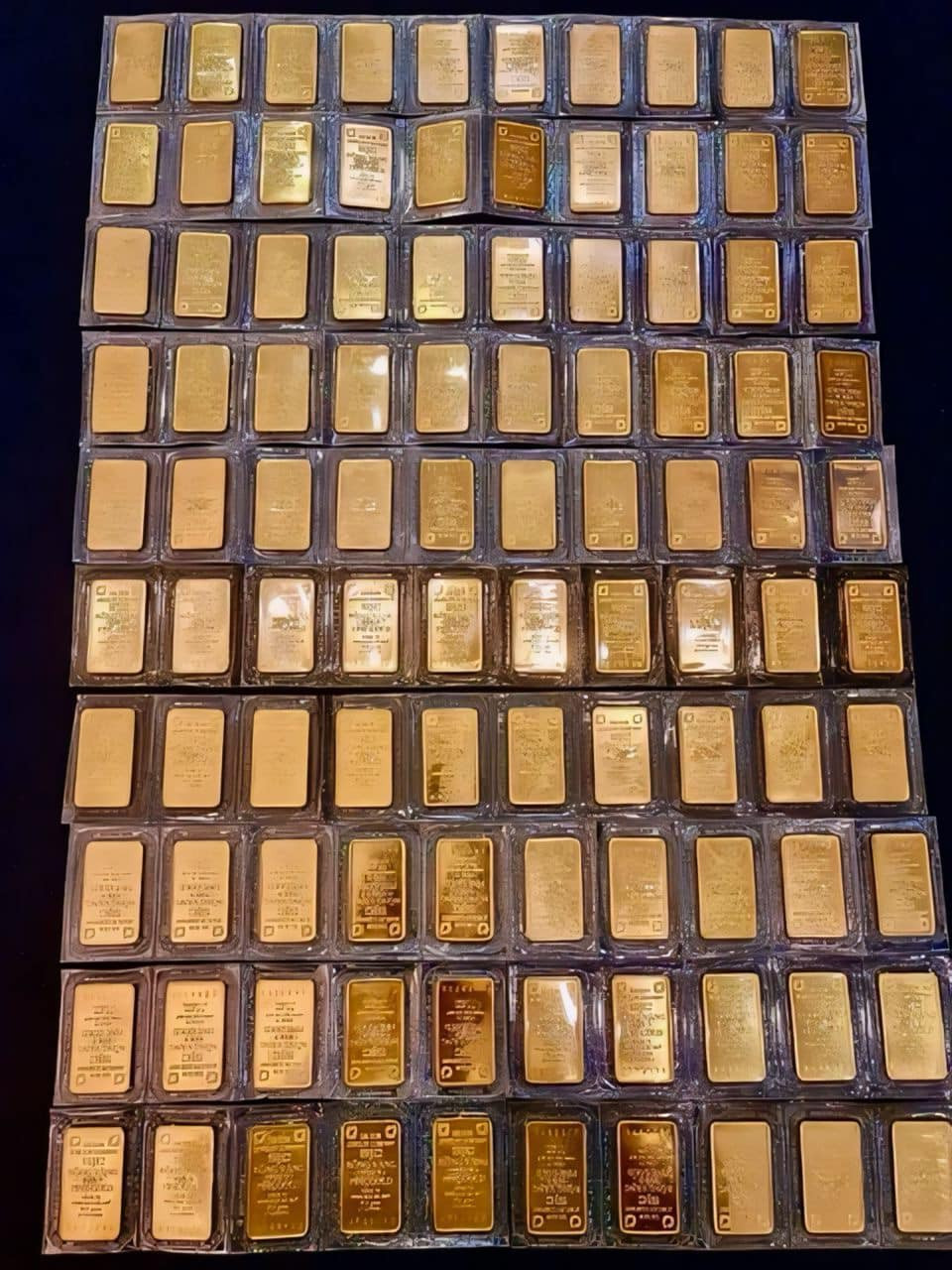 Giá vàng miếng SJC quay đầu giảm mạnh ngày cuối tuần. Giá vàng miếng SJC quay đầu giảm mạnh ngày cuối tuần.