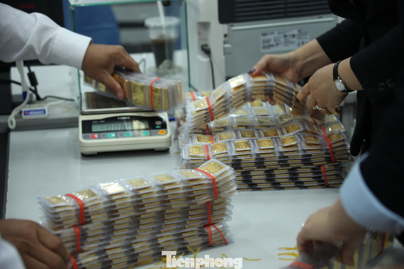 Giá vàng miếng SJC giảm ngày thứ 3 liên tiếp (ảnh: Như Ý). Giá vàng miếng SJC giảm ngày thứ 3 liên tiếp (ảnh: Như Ý).