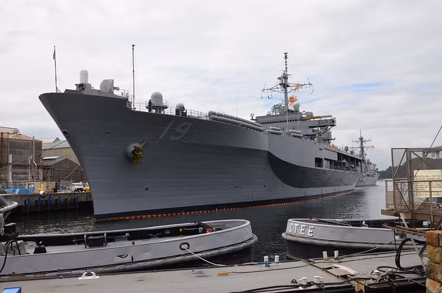 Tàu chỉ huy hạm đội 7 Mỹ LCC-19 USS “Blue Ridge”