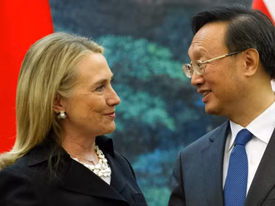 Ngoại trưởng Mỹ Hillary Clinton và Bộ trưởng Ngoại giao Trung Quốc Dương Khiết Trì tại Bắc Kinh hôm 5-9. Ảnh: AP