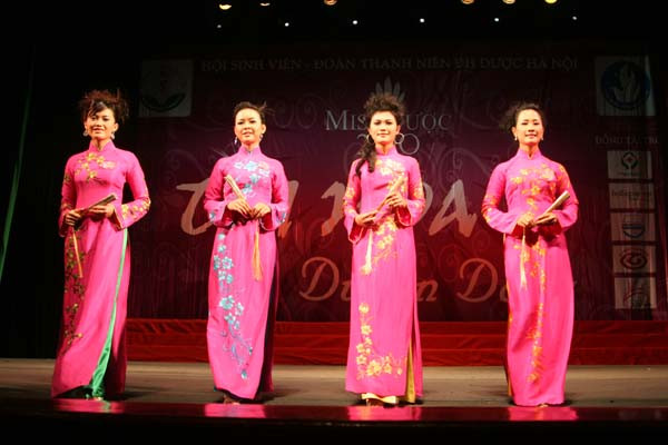 Sải bước tự tin trên sân khấu