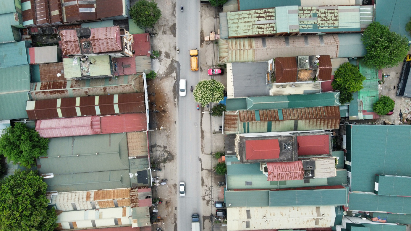 Để giải quyết vướng mắc trên, UBND TP Hà Nội mới đây ban hành quyết định 6444 phê duyệt điều chỉnh dự án đầu tư xây dựng đường Tam Trinh với tổng mức đầu tư dự án theo thiết kế cơ sở điều chỉnh là 3.354 tỷ đồng (tăng 1.287 tỷ đồng so với mức đầu tư được duyệt năm 2012).