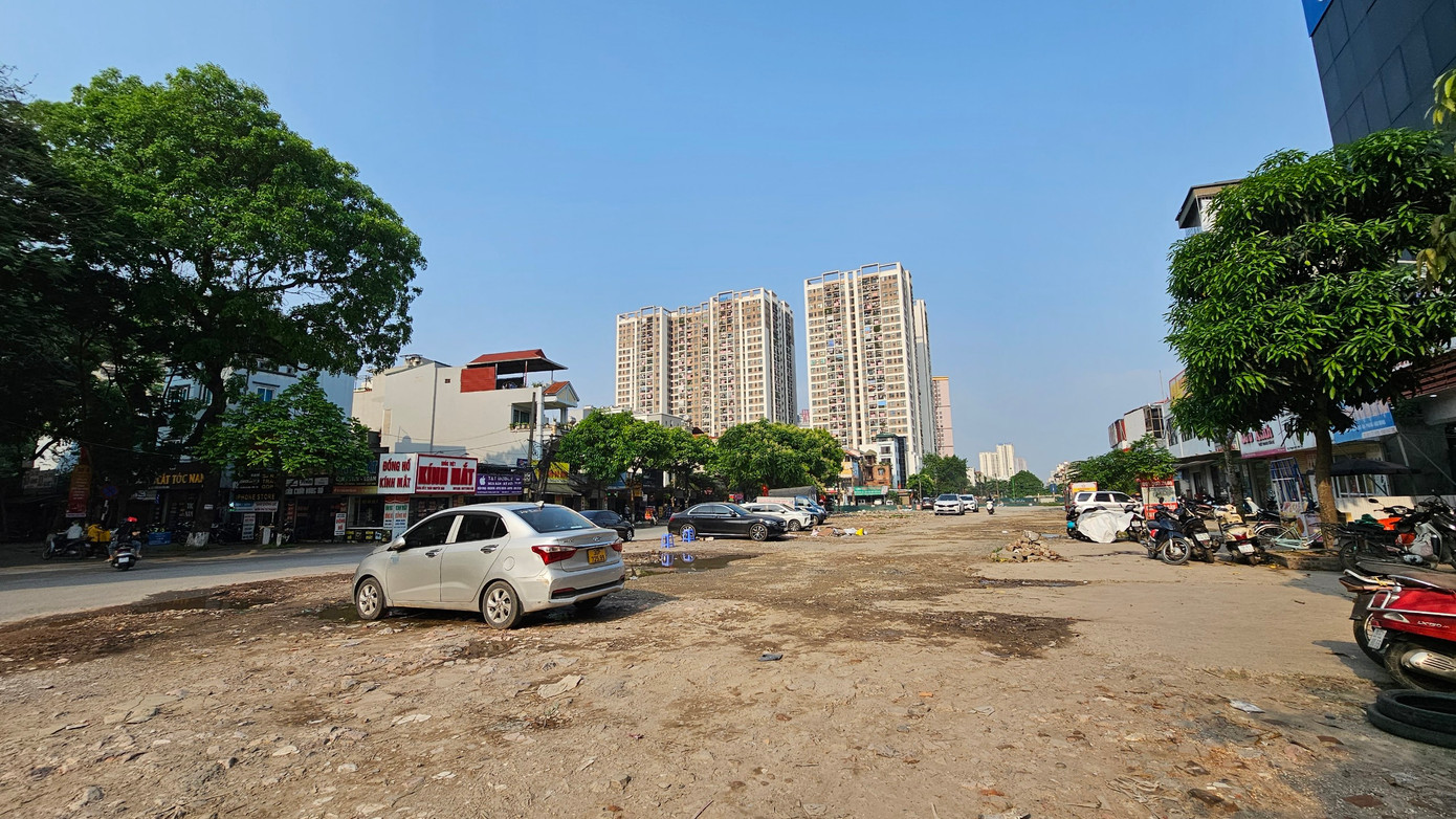 Thế nhưng sau 10 năm, dự án vẫn chưa thể thông xe do vướng giải phóng mặt bằng.