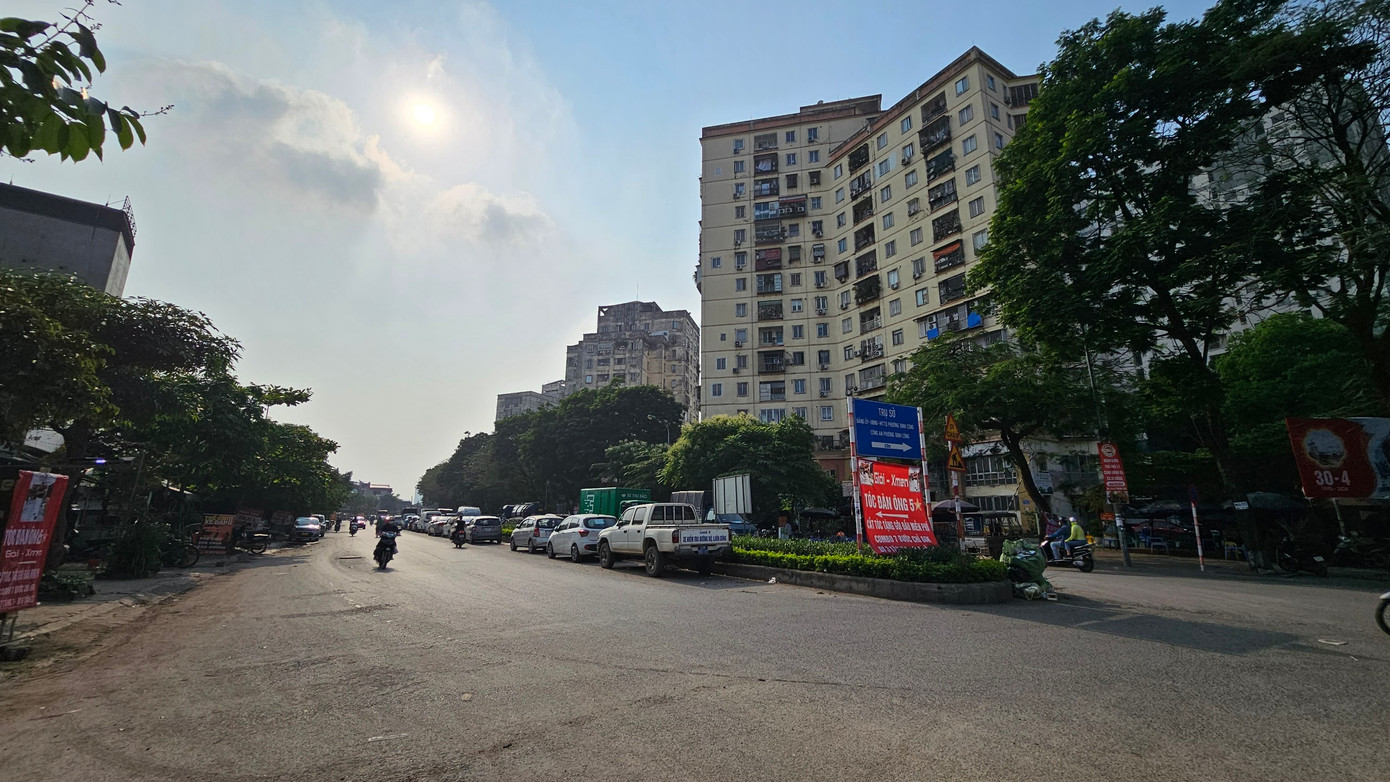 Đoạn từ cầu L3 (sông Lừ) đến Đầm Hồng nhiều năm nay thi công cầm chừng.