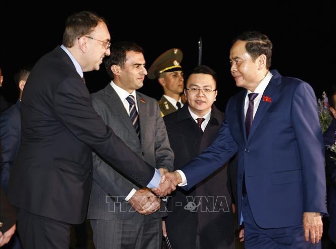 Lễ đón Chủ tịch Quốc hội Trần Thanh Mẫn tại sân bay Zvartnots. (Ảnh: TTXVN)