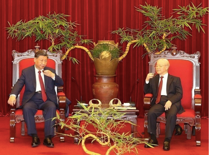 Cố Tổng Bí thư Nguyễn Phú Trọng mời Tổng Bí thư, Chủ tịch nước Trung Quốc Tập Cận Bình thưởng trà tại Hà Nội, tháng 12/2023. (Ảnh: TTXVN) Cố Tổng Bí thư Nguyễn Phú Trọng mời Tổng Bí thư, Chủ tịch nước Trung Quốc Tập Cận Bình thưởng trà tại Hà Nội, tháng 12/2023. (Ảnh: TTXVN)