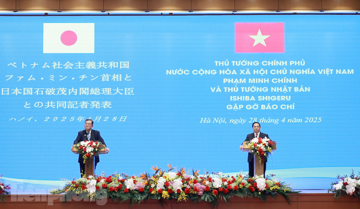 Hai Thủ tướng tại cuộc họp báo chung. Ảnh: Như Ý Hai Thủ tướng tại cuộc họp báo chung. Ảnh: Như Ý