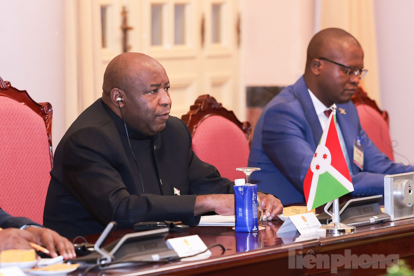 Tổng thống Burundi trong cuộc hội đàm với Chủ tịch nước Lương Cường. (Ảnh: Như Ý)