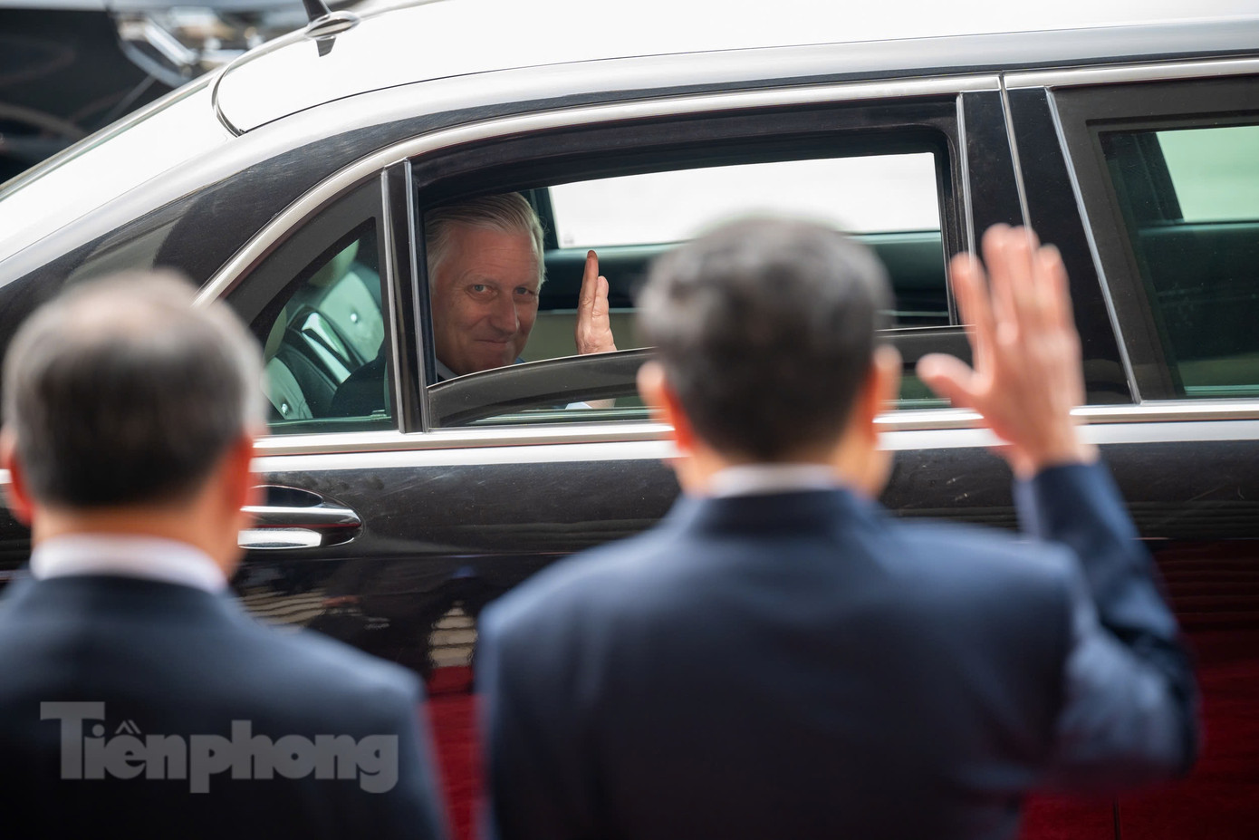 Chủ tịch Quốc hội Trần Thanh Mẫn tiễn Nhà vua Bỉ. (Ảnh: Như Ý)