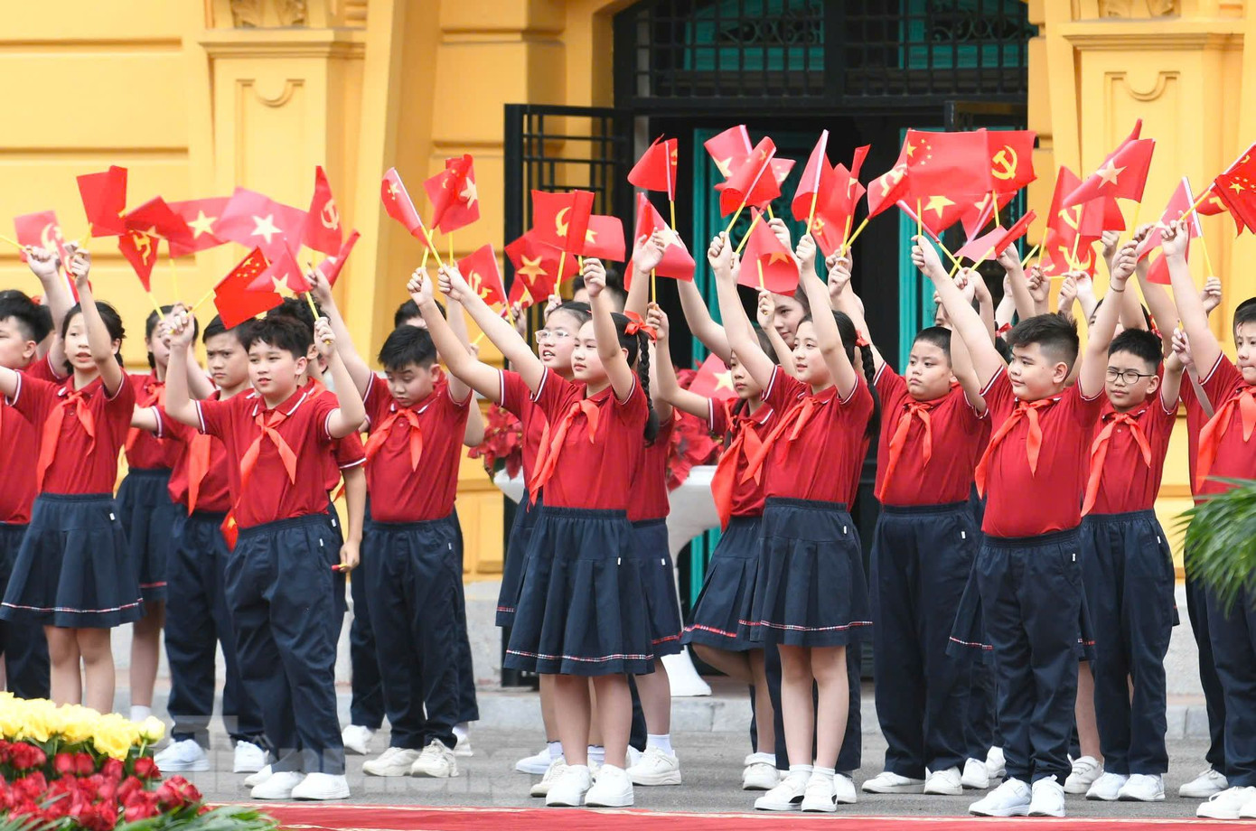 Các em thiếu nhi Hà Nội tại lễ đón. Ảnh: Như Ý Các em thiếu nhi Hà Nội tại lễ đón. Ảnh: Như Ý