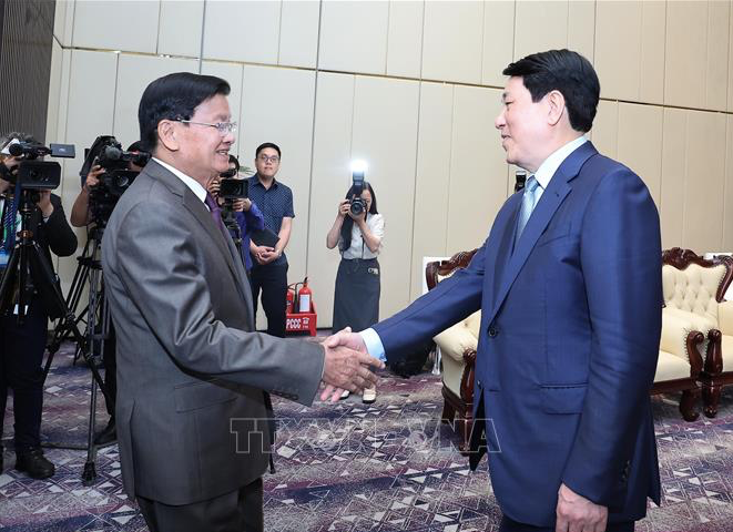 Chủ tịch nước Lương Cường tiếp Tổng Bí thư, Chủ tịch nước Lào Thongloun Sisoulith tại Hà Tĩnh ngày 28/4. Ảnh: TTXVN Chủ tịch nước Lương Cường tiếp Tổng Bí thư, Chủ tịch nước Lào Thongloun Sisoulith tại Hà Tĩnh ngày 28/4. Ảnh: TTXVN