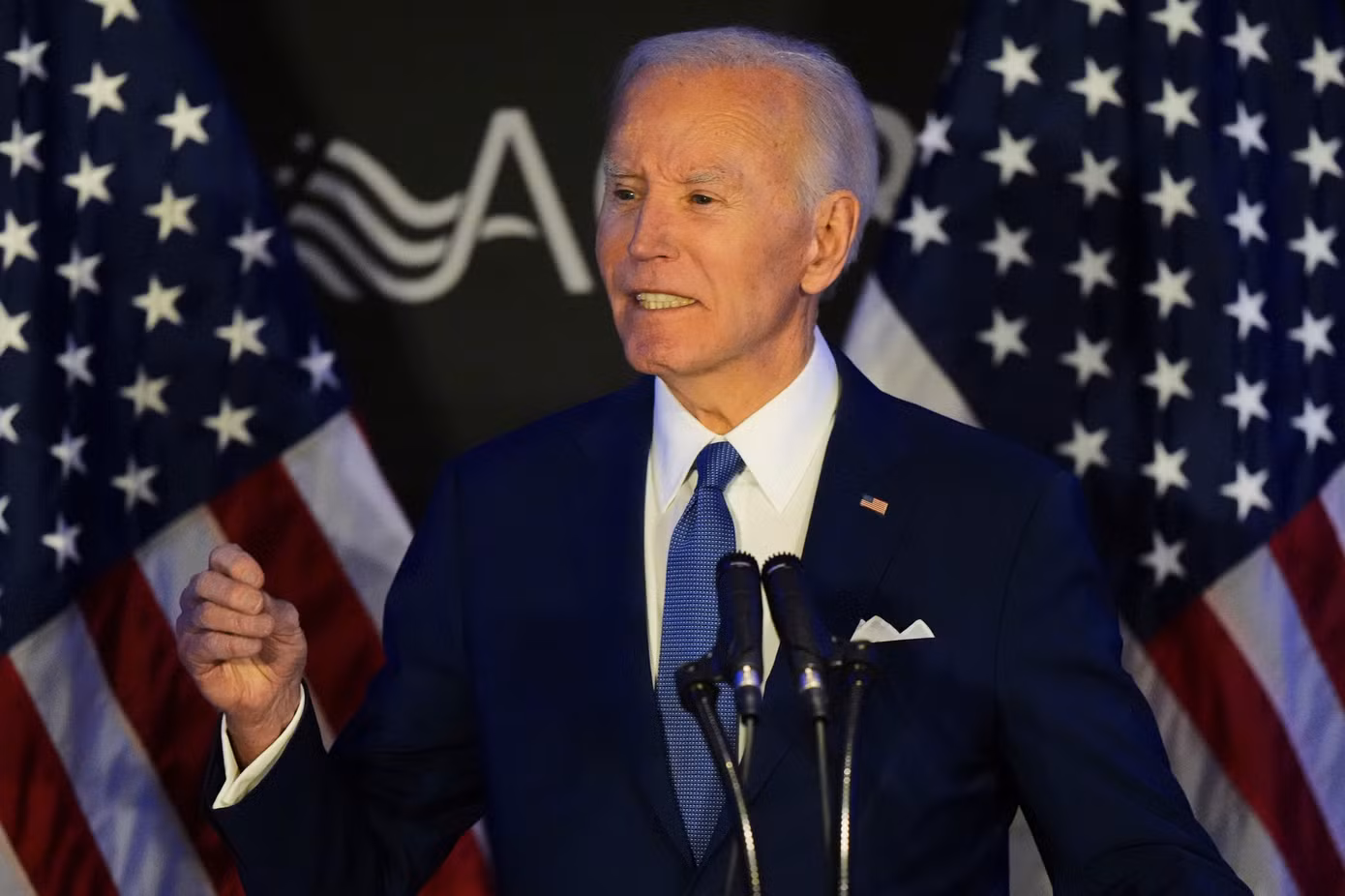 Cựu Tổng thống Mỹ Joe Biden phát biểu tại Chicago ngày 15/4. (Ảnh: AP)