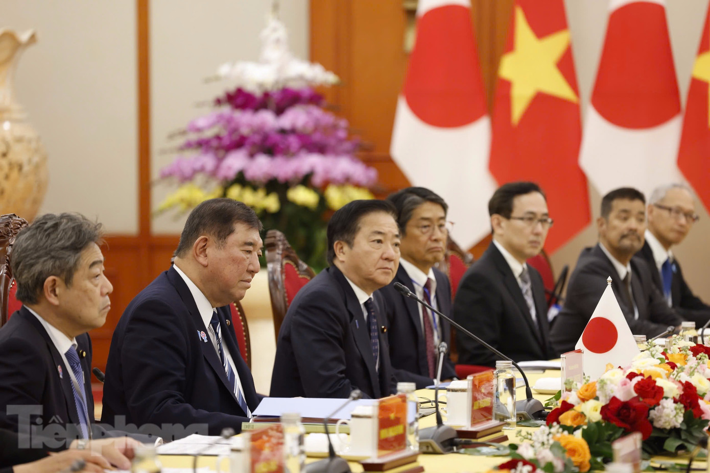 Thủ tướng Ishiba Shigeru và các quan chức cấp cao Nhật Bản trong cuộc hội kiến. Ảnh: Như Ý