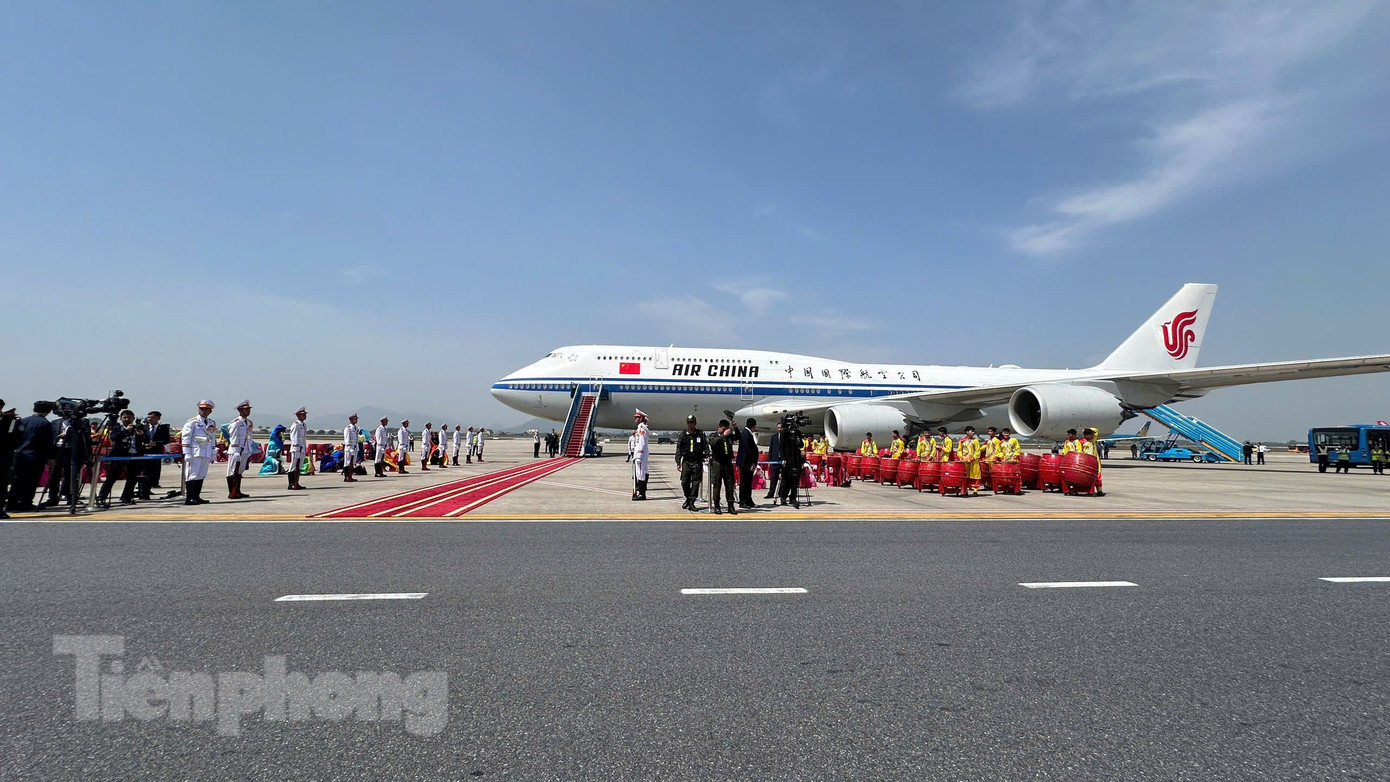 Tổng Bí thư, Chủ tịch nước Trung Quốc Tập Cận Bình rời Hà Nội ảnh 15 Tổng Bí thư, Chủ tịch nước Trung Quốc Tập Cận Bình rời Hà Nội ảnh 15