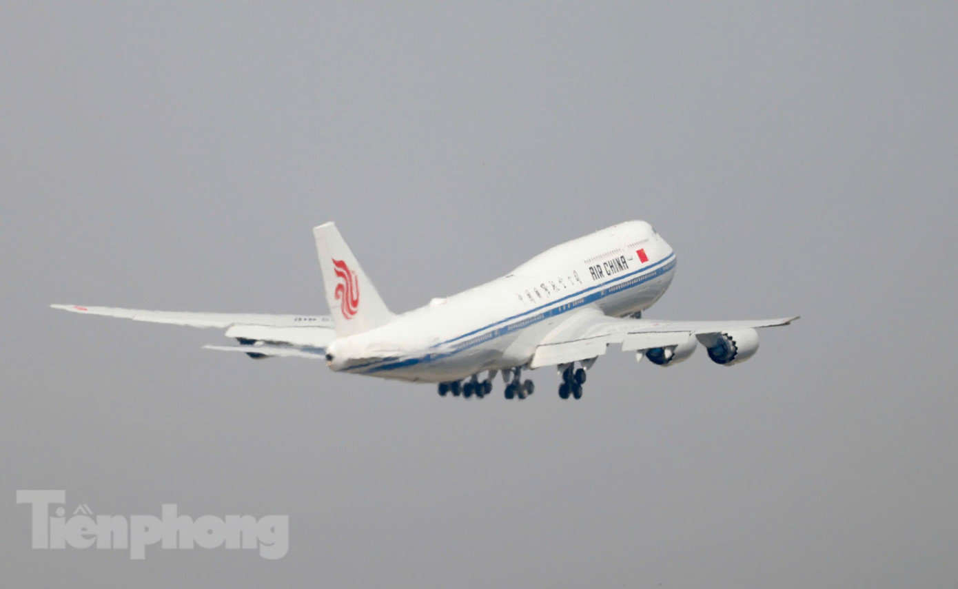 Chuyên cơ chở nhà lãnh đạo Trung Quốc cất cánh, rời sân bay Nội Bài. Ảnh: Như Ý Chuyên cơ chở nhà lãnh đạo Trung Quốc cất cánh, rời sân bay Nội Bài. Ảnh: Như Ý