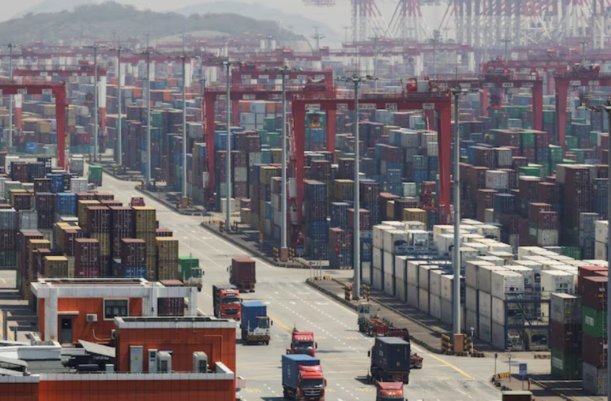 Một cảng hàng hóa ở Thượng Hải, Trung Quốc. (Ảnh: Reuters) Một cảng hàng hóa ở Thượng Hải, Trung Quốc. (Ảnh: Reuters)