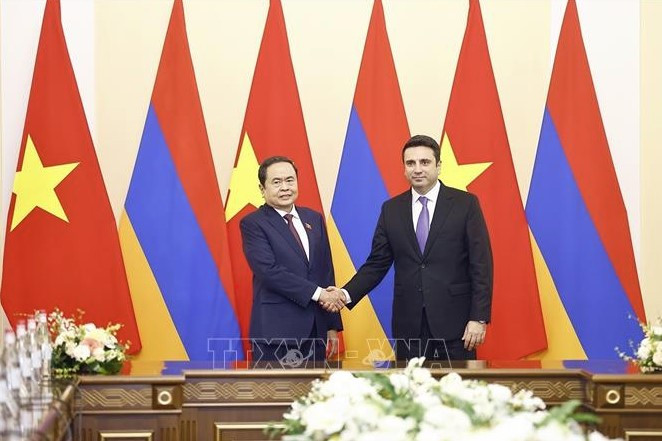 Chủ tịch Quốc hội Trần Thanh Mẫn trong cuộc gặp hẹp với Chủ tịch Quốc hội Armenia Alen Simonyan. (Ảnh: TTXVN)