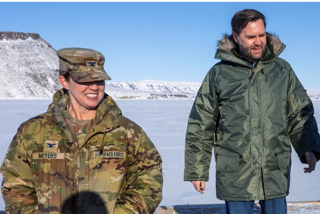 Đại tá Susan Myers và Phó Tổng thống Vance tại Greenland ngày 28/3. (Ảnh: Reuters) Đại tá Susan Myers và Phó Tổng thống Vance tại Greenland ngày 28/3. (Ảnh: Reuters)