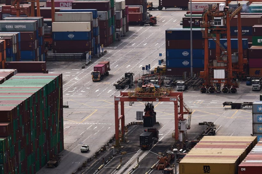 Các container hàng hóa tại cảng Diêm Điền, tỉnh Thâm Quyến, Trung Quốc. (Ảnh: Reuters)