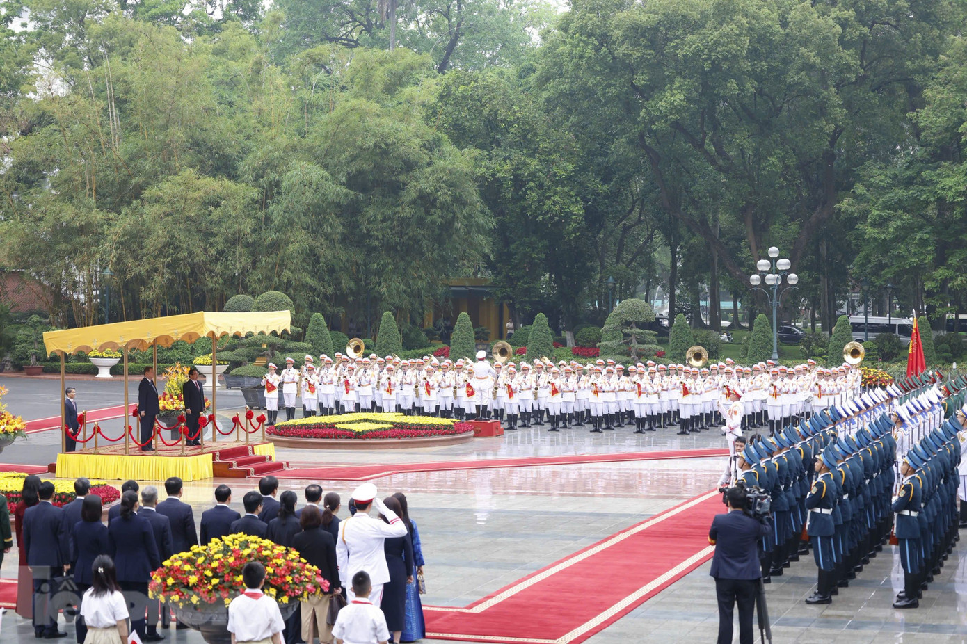 Toàn cảnh lễ đón Thủ tướng Ishiba Shigeru tại Phủ Chủ tịch. Ảnh: Như Ý Toàn cảnh lễ đón Thủ tướng Ishiba Shigeru tại Phủ Chủ tịch. Ảnh: Như Ý