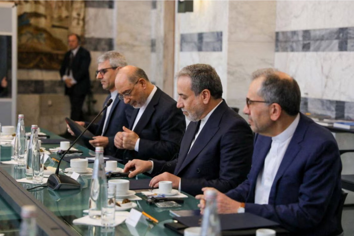 Ngoại trưởng Iran dự cuộc họp với người đồng cấp Ý tại Rome, ngày 19/4. (Ảnh: Reuters) Ngoại trưởng Iran dự cuộc họp với người đồng cấp Ý tại Rome, ngày 19/4. (Ảnh: Reuters)