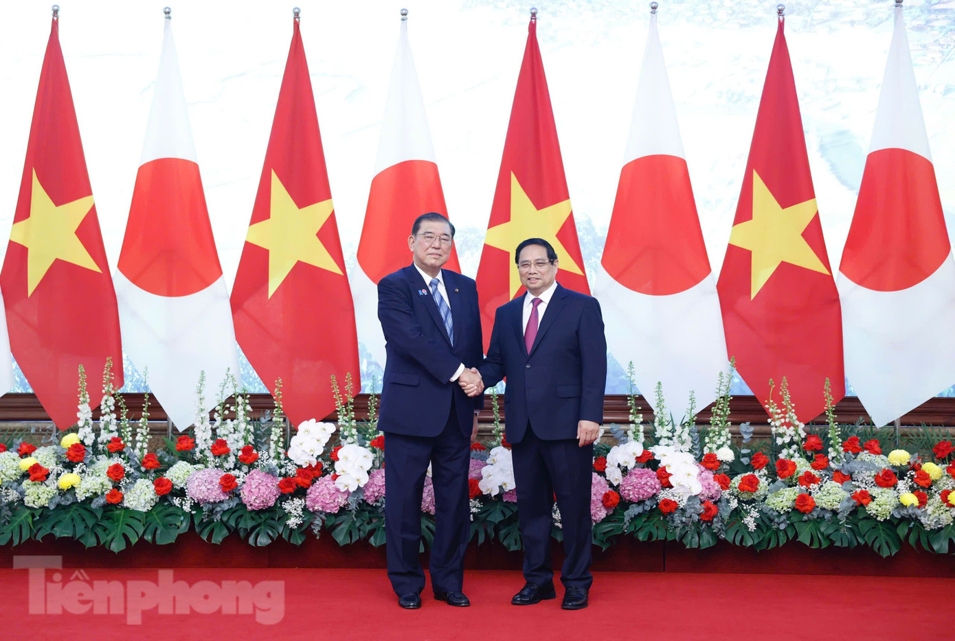 Hai Thủ tướng chụp ảnh chung trước khi hội đàm. Ảnh: Như Ý Hai Thủ tướng chụp ảnh chung trước khi hội đàm. Ảnh: Như Ý