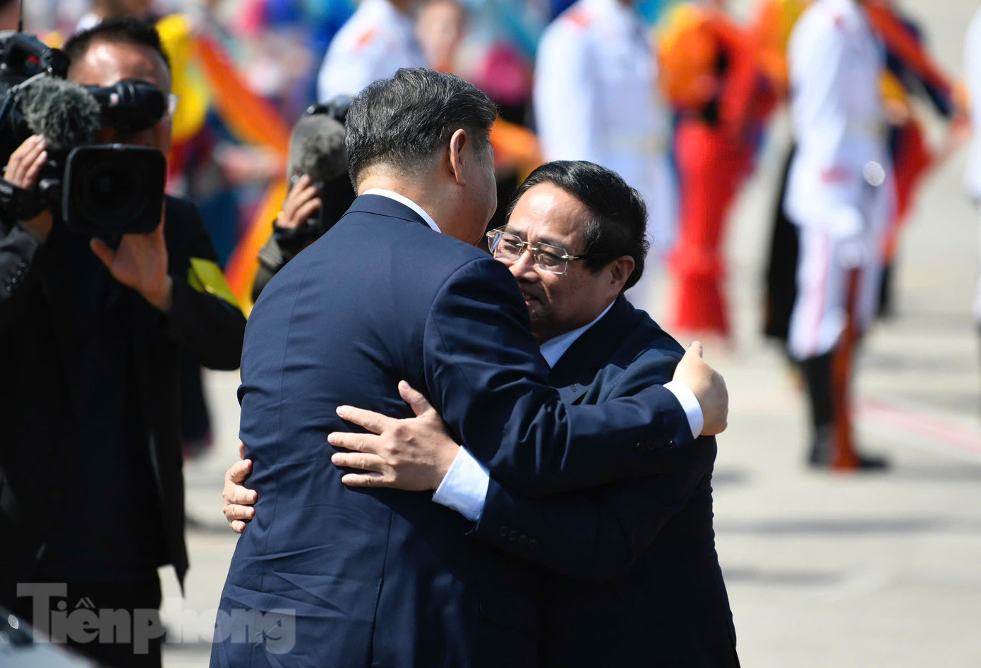 Tổng Bí thư, Chủ tịch nước Trung Quốc Tập Cận Bình rời Hà Nội ảnh 25 Tổng Bí thư, Chủ tịch nước Trung Quốc Tập Cận Bình rời Hà Nội ảnh 25