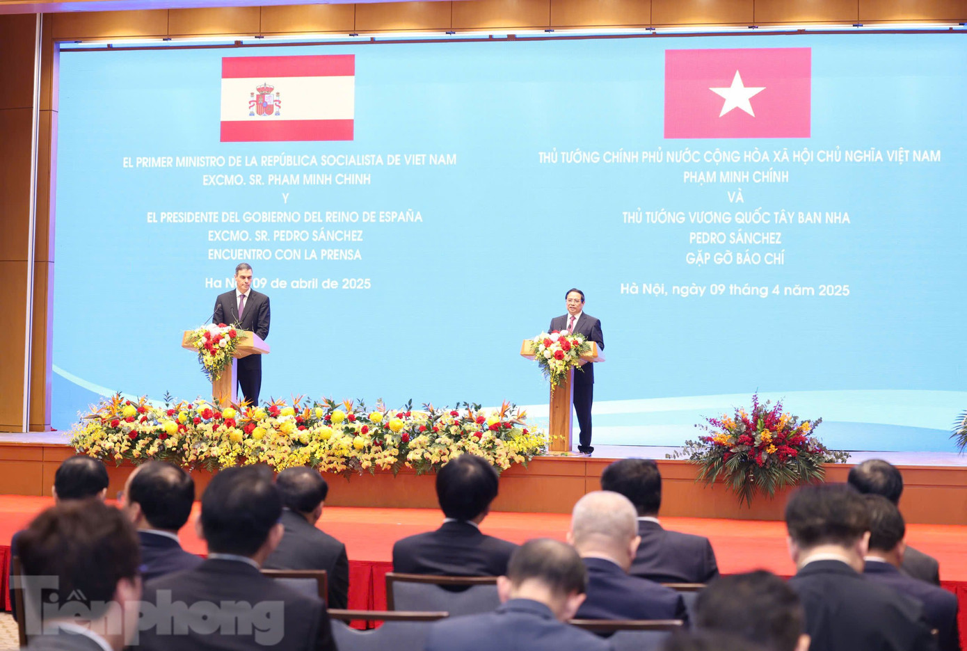 Thủ tướng Phạm Minh Chính và Thủ tướng Pedro Sánchez tại cuộc họp báo chung. (Ảnh: Như Ý)