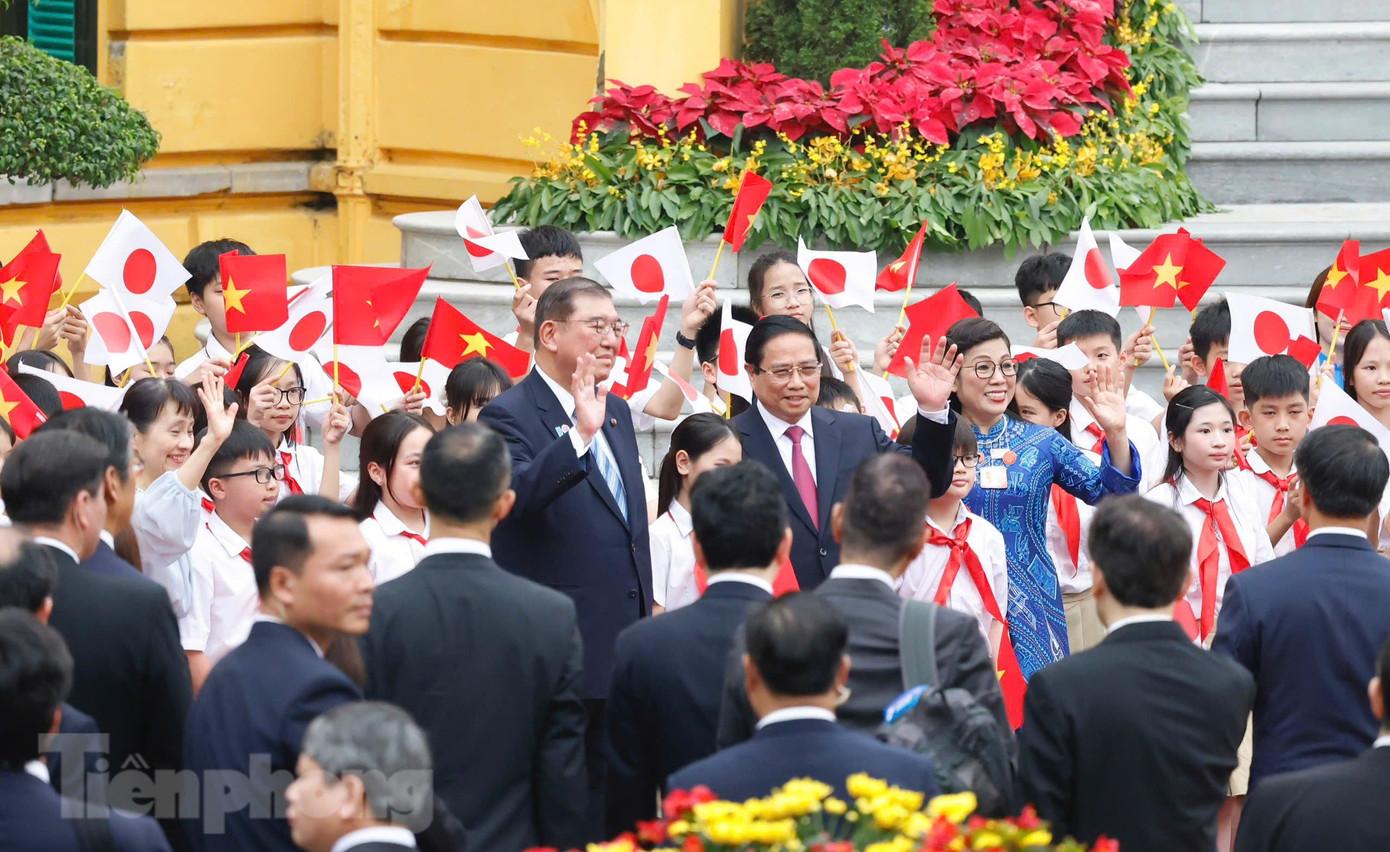 Hai Thủ tướng và hai Phu nhân trong lễ đón. Ảnh: Như Ý Hai Thủ tướng và hai Phu nhân trong lễ đón. Ảnh: Như Ý