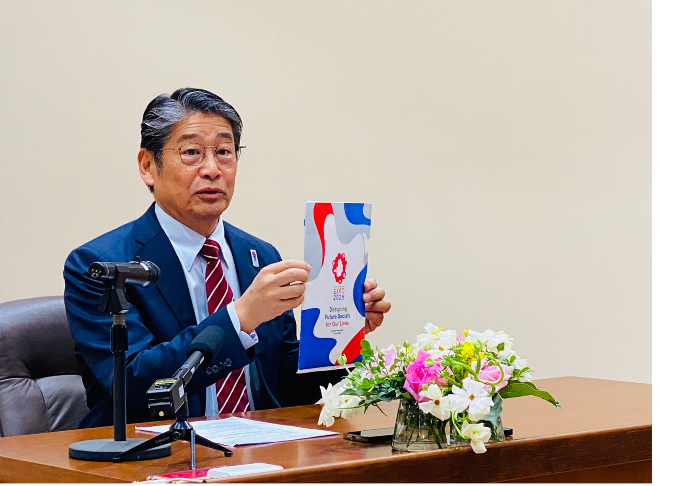 Đại sứ Ito Naoki giới thiệu về sự kiện Expo 2025 tại Osaka. Ảnh: Thu Loan Đại sứ Ito Naoki giới thiệu về sự kiện Expo 2025 tại Osaka. Ảnh: Thu Loan