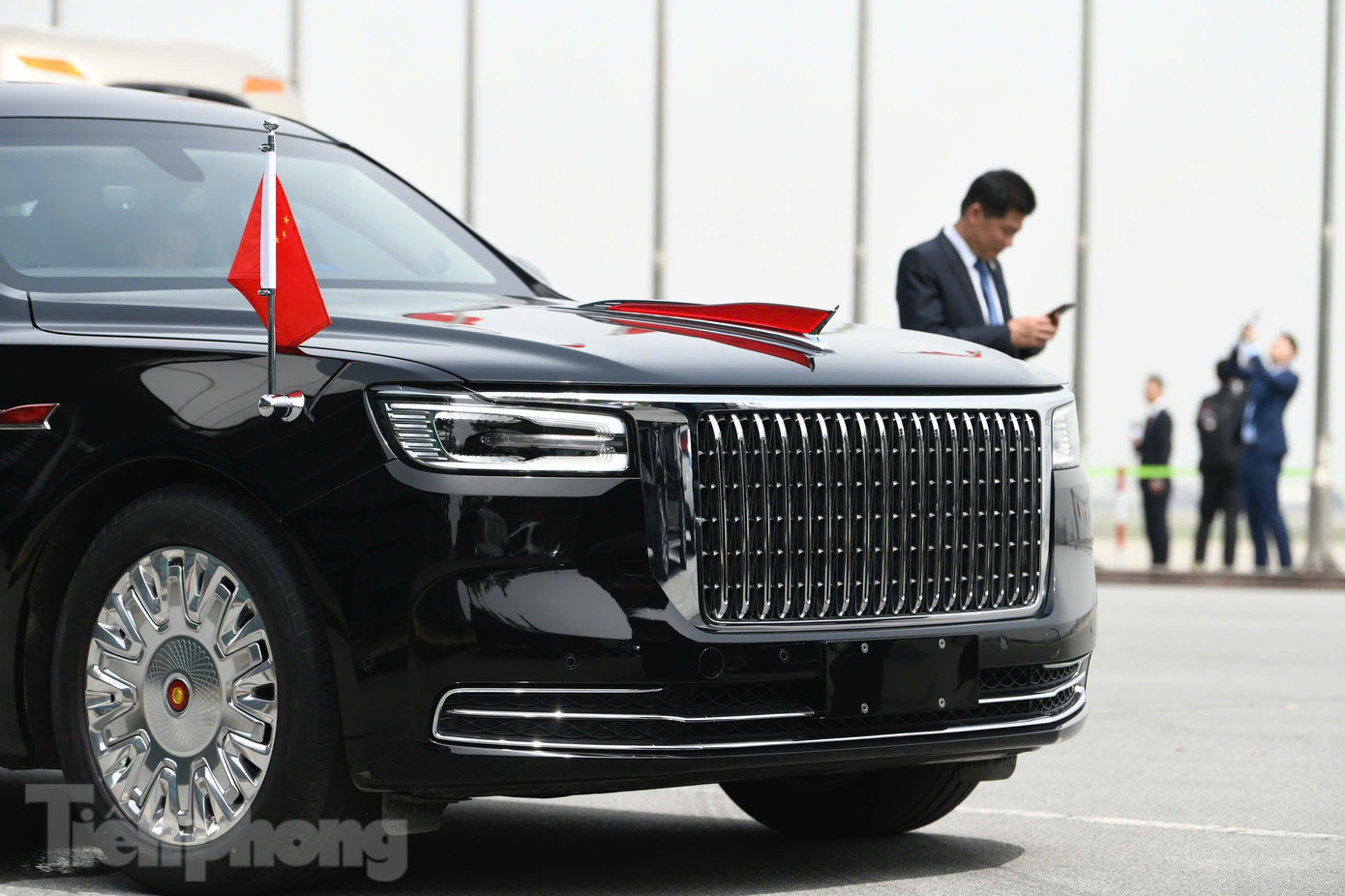 Đoàn xe đón Tổng Bí thư, Chủ tịch nước Trung Quốc Tập Cận Bình đã có mặt tại sân bay quốc tế Nội Bài. Ảnh: Như Ý Đoàn xe đón Tổng Bí thư, Chủ tịch nước Trung Quốc Tập Cận Bình đã có mặt tại sân bay quốc tế Nội Bài. Ảnh: Như Ý