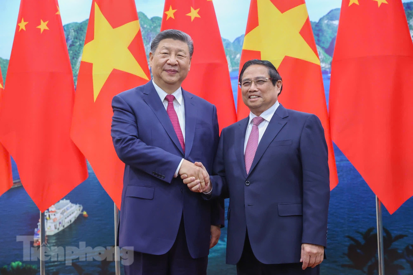 Thủ tướng Phạm Minh Chính chụp ảnh chung với Tổng Bí thư, Chủ tịch nước Trung Quốc Tập Cận Bình trước cuộc hội kiến. Ảnh: Như Ý