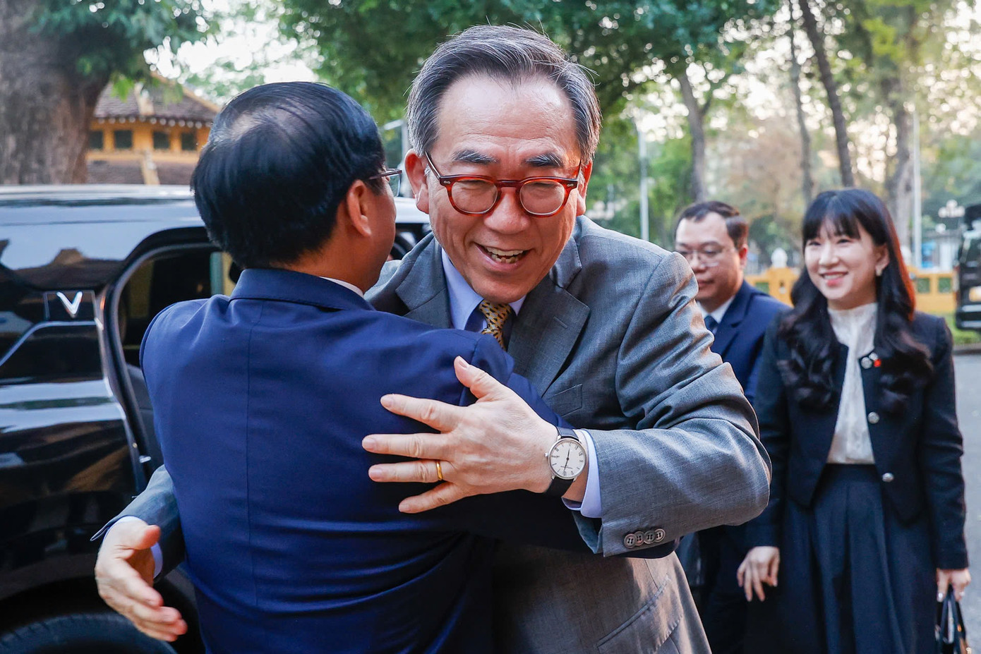 Phó Thủ tướng, Bộ trưởng Ngoại giao Bùi Thanh Sơn đón Bộ trưởng Ngoại giao Hàn Quốc Cho Tae-yul. Ảnh: Phạm Hải Phó Thủ tướng, Bộ trưởng Ngoại giao Bùi Thanh Sơn đón Bộ trưởng Ngoại giao Hàn Quốc Cho Tae-yul. Ảnh: Phạm Hải