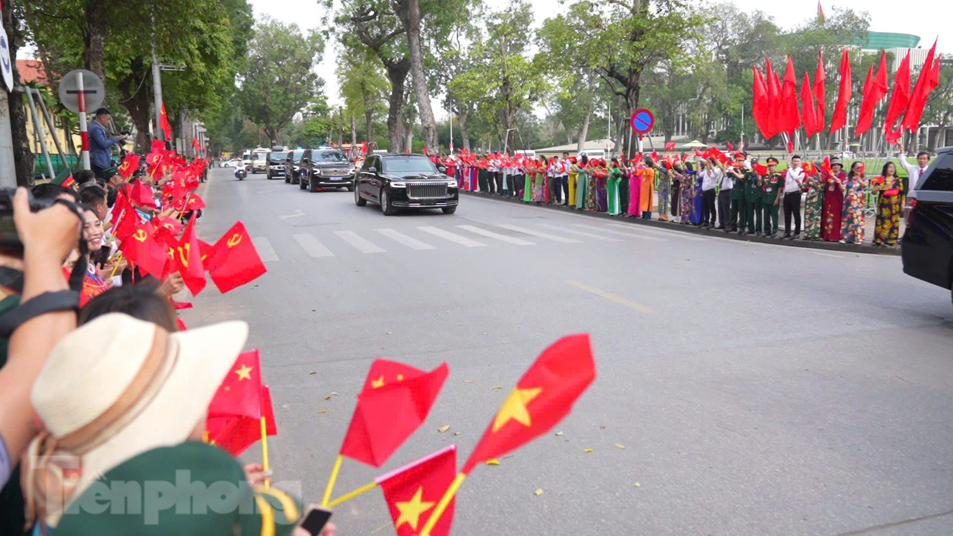 Đoàn xe của Tổng Bí thư, Chủ tịch Trung Quốc Tập Cận Bình đến Phủ Chủ tịch. Ảnh: Trọng Quân Đoàn xe của Tổng Bí thư, Chủ tịch Trung Quốc Tập Cận Bình đến Phủ Chủ tịch. Ảnh: Trọng Quân