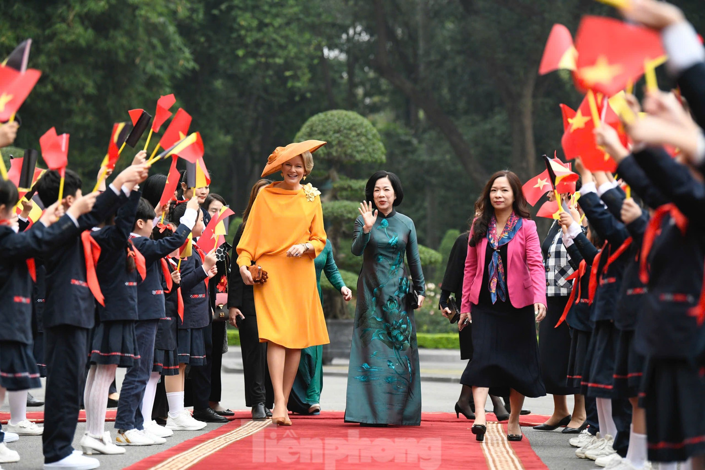 Phu nhân Nguyễn Thị Minh Nguyệt cùng Hoàng hậu Bỉ trong chuyến thăm. (Ảnh: Như Ý) Phu nhân Nguyễn Thị Minh Nguyệt cùng Hoàng hậu Bỉ trong chuyến thăm. (Ảnh: Như Ý)