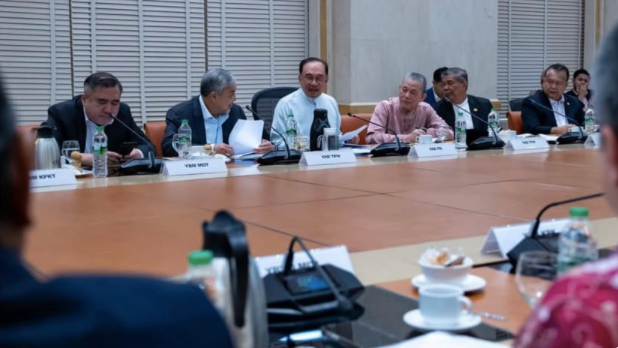 Thủ tướng Malaysia Anwar Ibrahim chủ trì cuộc họp của Trung tâm chỉ huy địa kinh tế quốc gia (NGCC) ngày 4/4, sau khi Tổng thống Mỹ Donald Trump công bố thuế đối ứng. (Ảnh: Instagram)