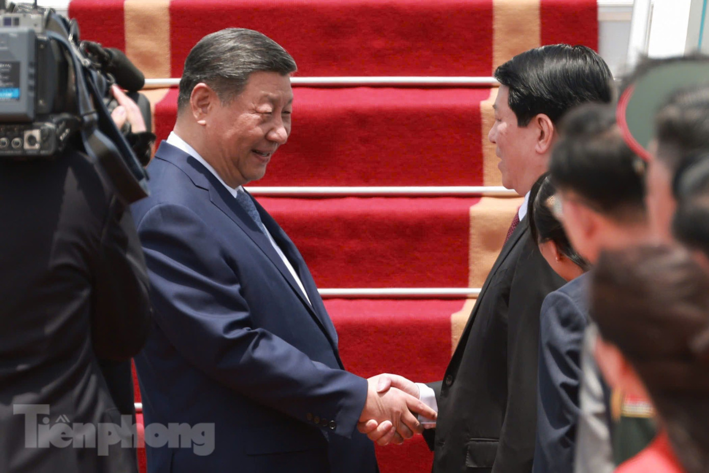 Chủ tịch nước Lương Cường đón Tổng Bí thư, Chủ tịch nước Trung Quốc Tập Cận Bình tại sân bay quốc tế Nội Bài. Ảnh: Như Ý Chủ tịch nước Lương Cường đón Tổng Bí thư, Chủ tịch nước Trung Quốc Tập Cận Bình tại sân bay quốc tế Nội Bài. Ảnh: Như Ý